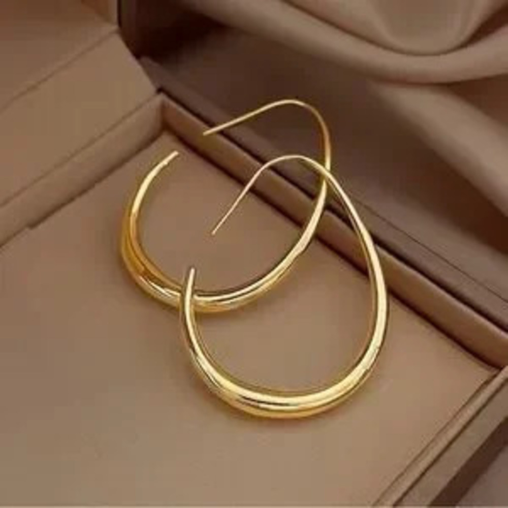 Glossy Smooth Oval Hoop Gold Earrings